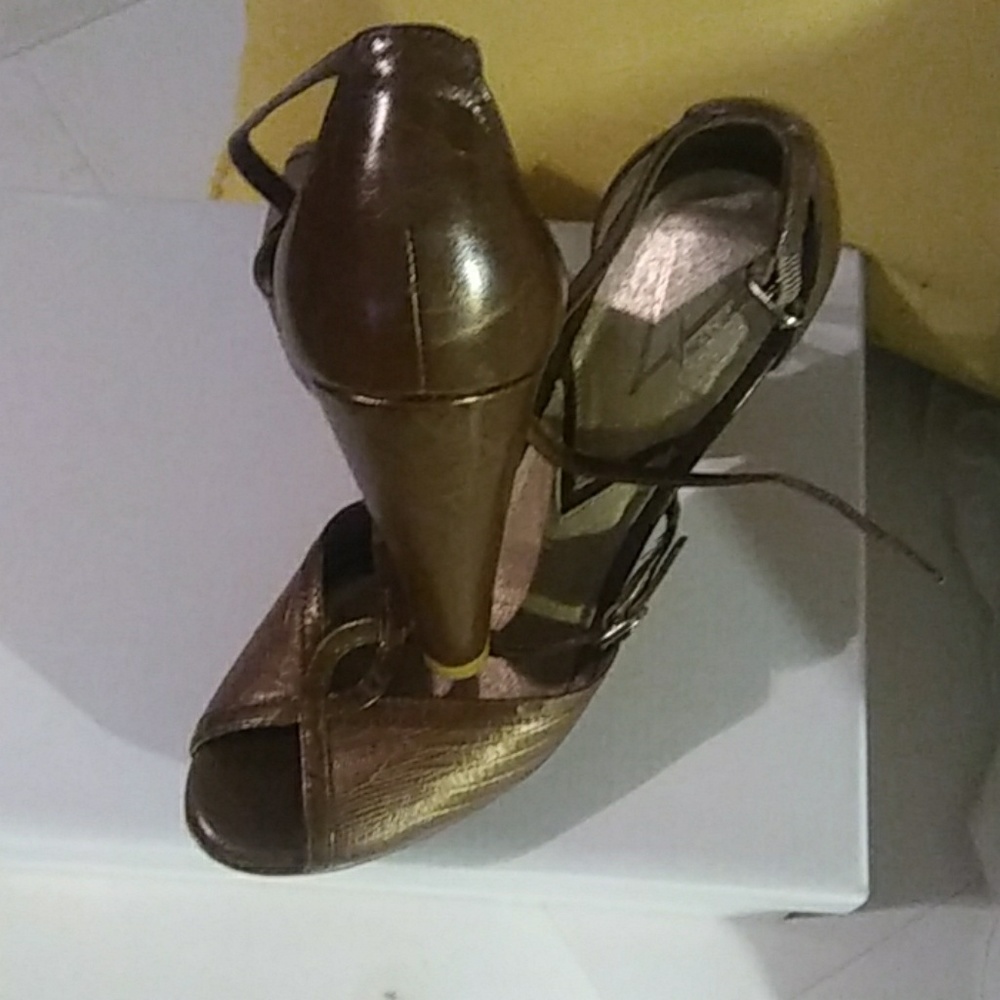 Shoes - Picture 3 of 4